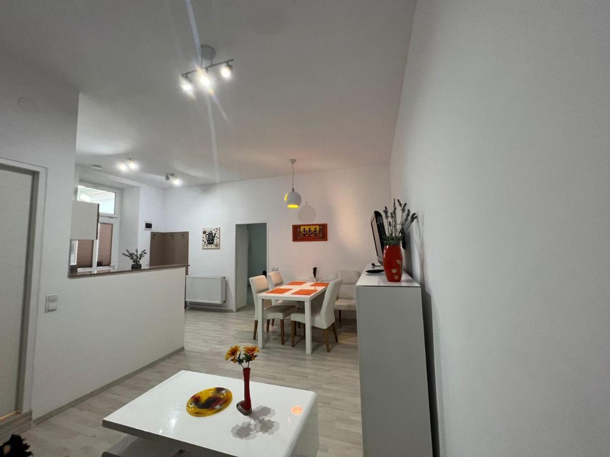 Apartament Teodora Sibiu Appartamento Esterno foto